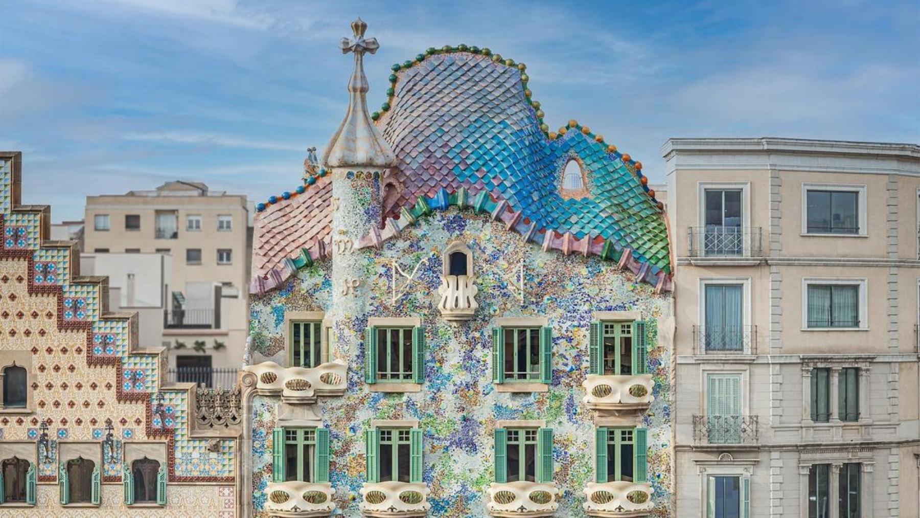 Conciertos en una azotea de Gaudí: así son las Noches Mágicas 2026